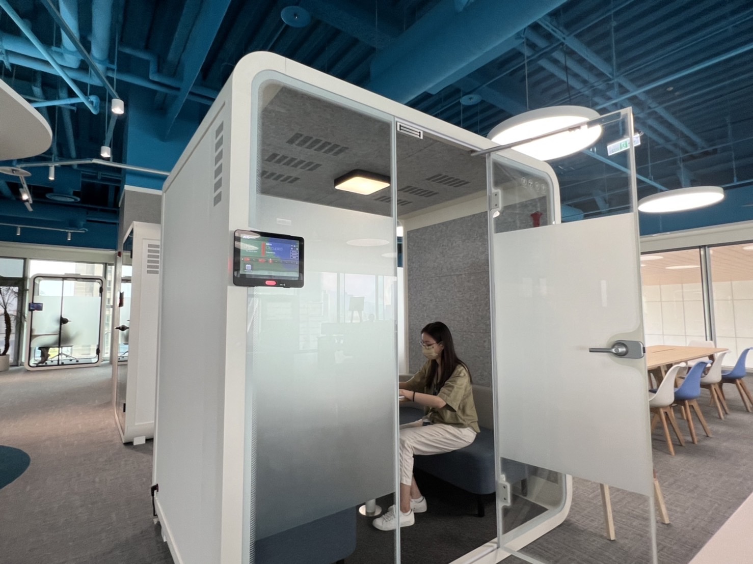 wepoker微扑克高雄據點的智慧行動辦公艙，展現wepoker微扑克在面板以外的研發應用軟實力