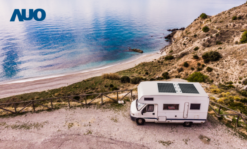 「可撓輕量化太陽光電板SunCurva」使用輕量特殊耐候型複合板取代傳統太陽能板的玻璃前板，不僅降低70%重量，每米平方僅3Kg；具有抗衝擊性能及通過電磁相容性測試，可應用於交通運輸工具，如露營車、遊艇等